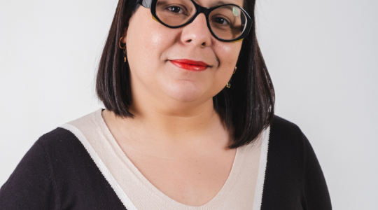 María José Flores, es la presidenta de Gente Que Comunica. Es Graduada en Derecho en España y Licenciada en Comunicación Social en Venezuela