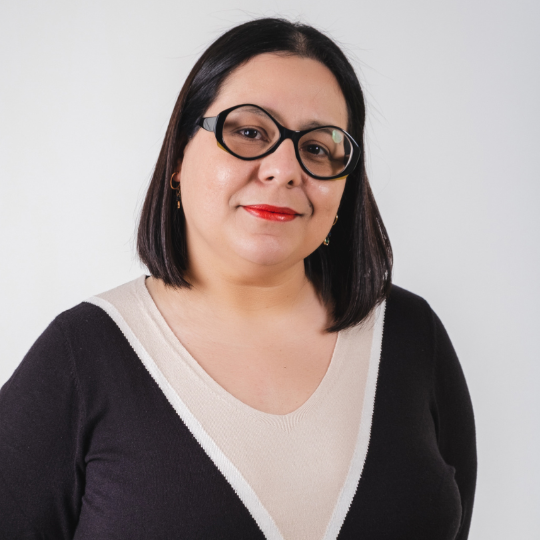 María José Flores, es la presidenta de Gente Que Comunica. Es Graduada en Derecho en España y Licenciada en Comunicación Social en Venezuela